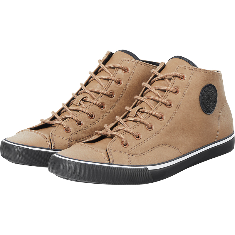 buty z ozdobną aplikacją